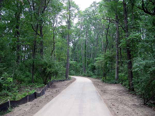 Kensington Metropark paved bike path and rollerski connector trail to the Milford-Kensington Bikeway