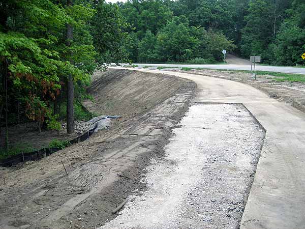 Kensington Metropark paved bike path and rollerski connector trail to the Milford-Kensington Bikeway