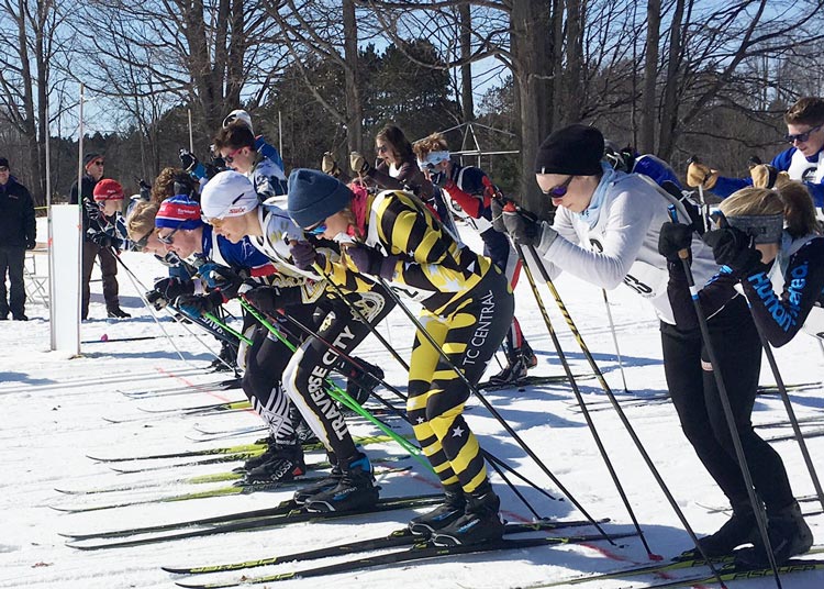 Start of the Flying Squirrel junior cross country ski race