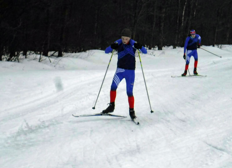 Lakes of the North cross country ski racers on course