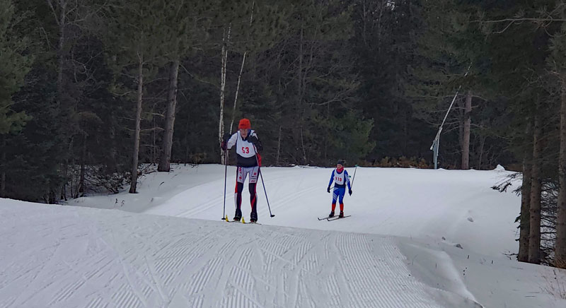 Two skiers on the final climb
