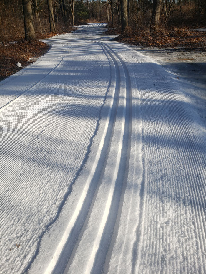 Nice classic track set with the Mueller groomer!